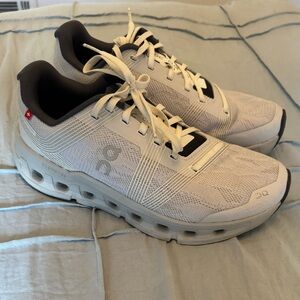 White/gray Women’s On Cloud - Cloudgo. Size 7.5